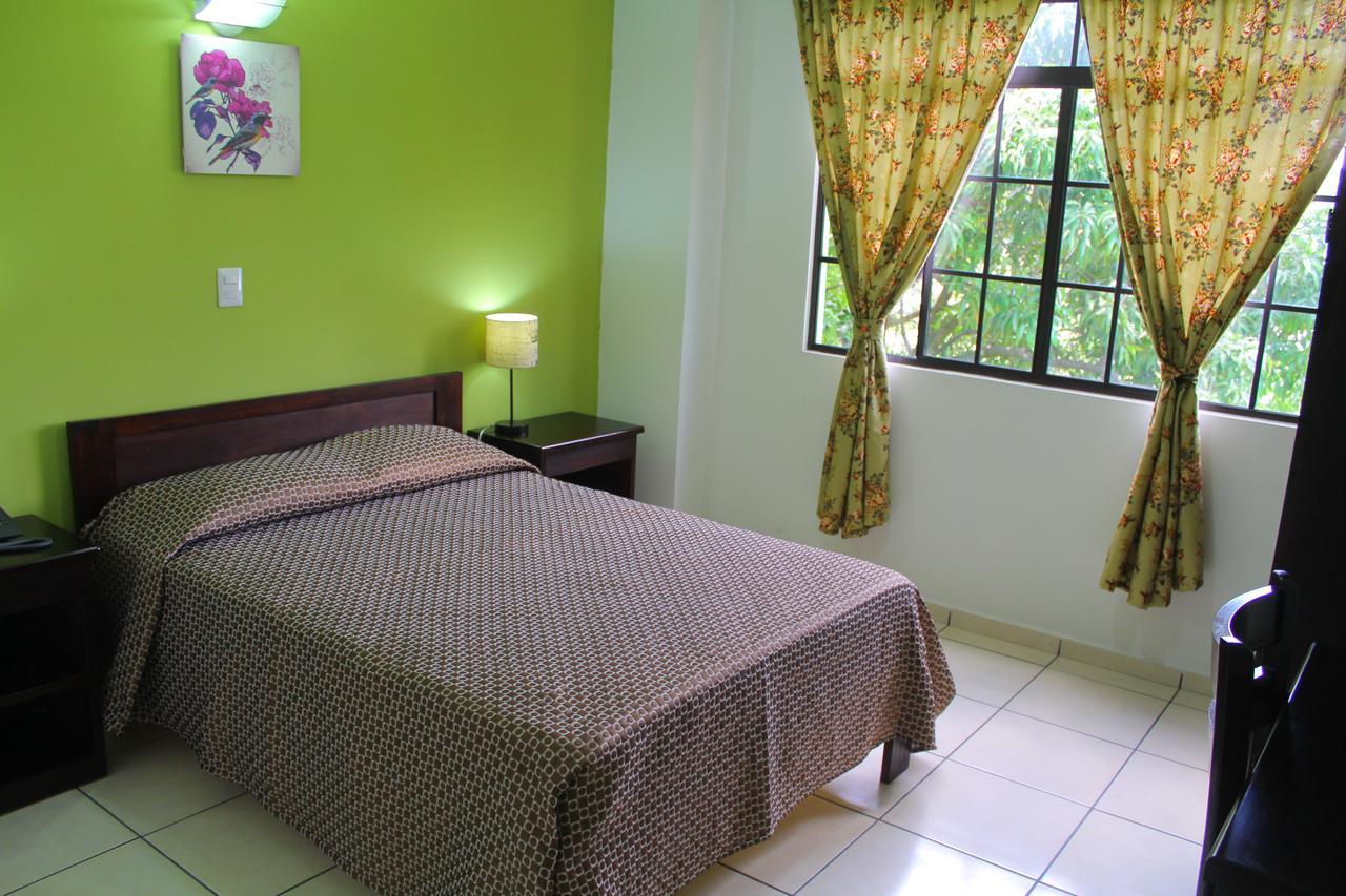 Hostal De Asturias Σαν Σαλβαντόρ Εξωτερικό φωτογραφία