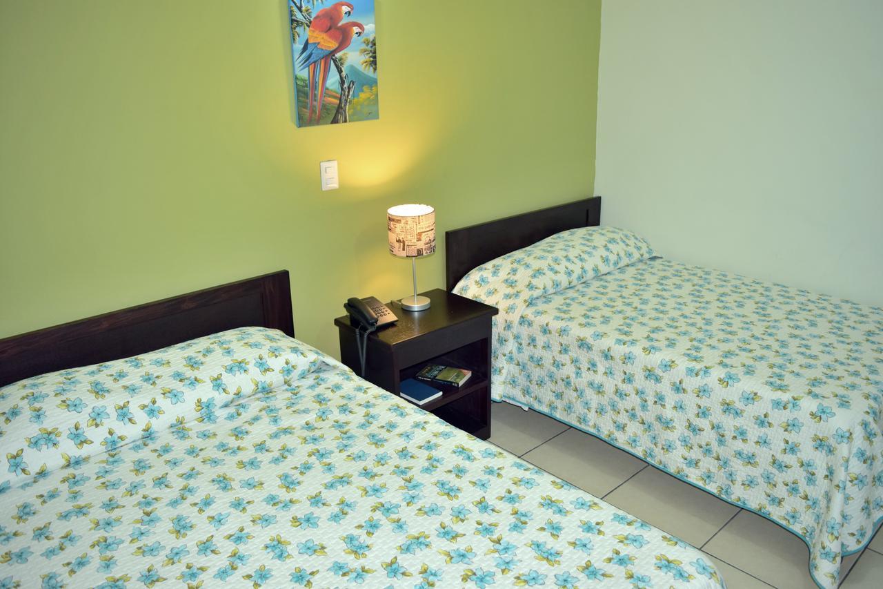 Hostal De Asturias Σαν Σαλβαντόρ Εξωτερικό φωτογραφία