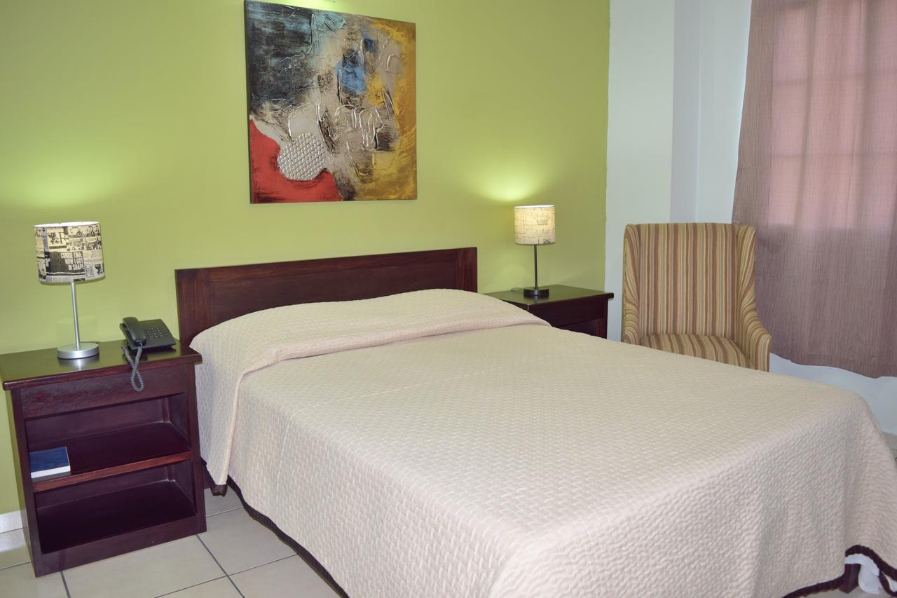 Hostal De Asturias Σαν Σαλβαντόρ Εξωτερικό φωτογραφία
