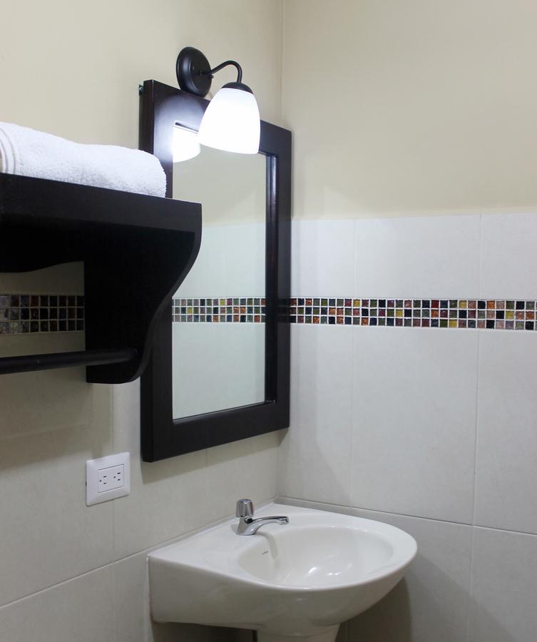 Hostal De Asturias Σαν Σαλβαντόρ Εξωτερικό φωτογραφία